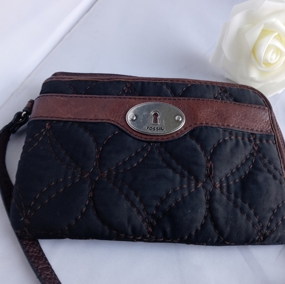 FOSSIL. VINTAGE QUILTED WALLET - Picture 2 of 7